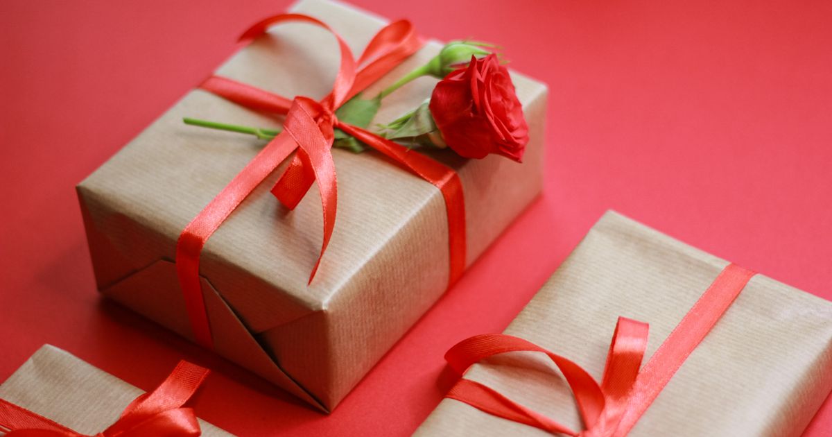 Romantic Anniversary Gift Ideas for Every Budget