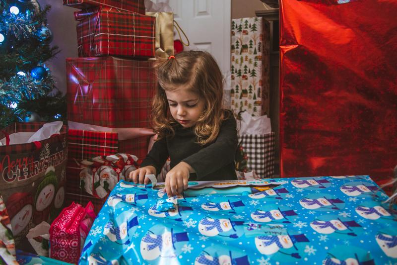 How to Teach Kids About Thoughtful Gift Giving
